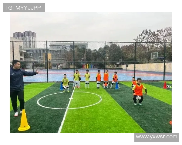 足球明星沉浸式训练教学助力青少年全面提升足球技能与竞技水平